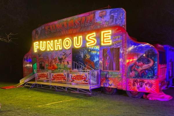 Carnival Funfairs - Funhouse